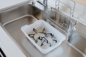 ガスコンロの掃除方法は？重曹の使い方やキレイを保つコツを解説